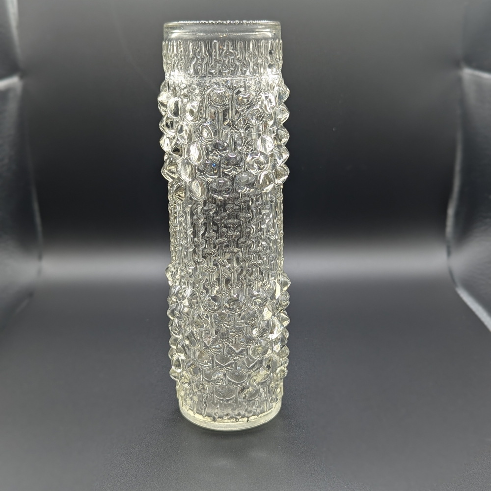 Elegant Clear Glass Vase - Picture 9 of 12